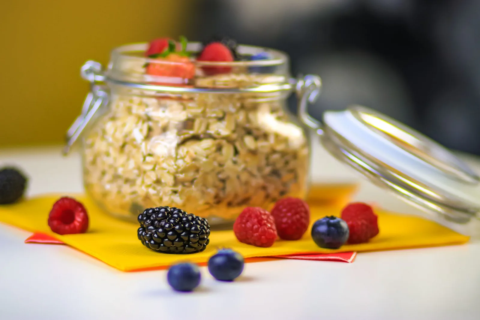Overnight oats with berries
